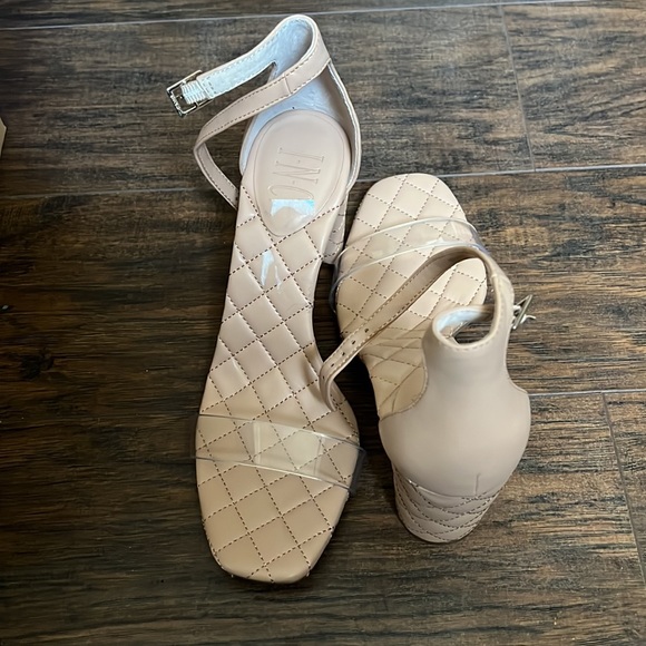 I.N.C international concepts beige, hi heel sandal strap around the ankle size 8 - Picture 4 of 4